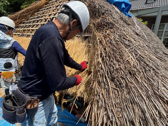 伊藤公生家かやぶき屋根葺き替え工事