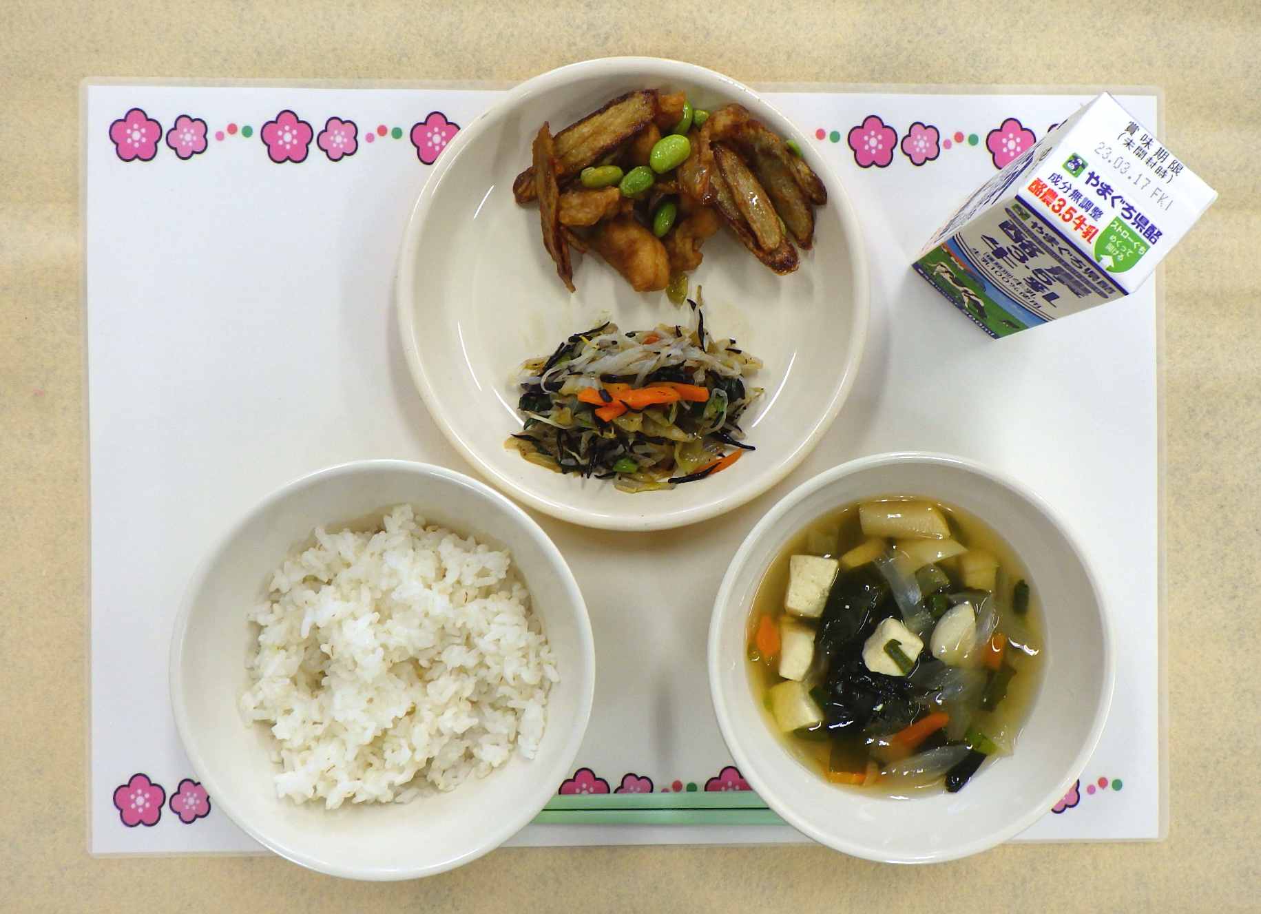 3月8日の給食の写真