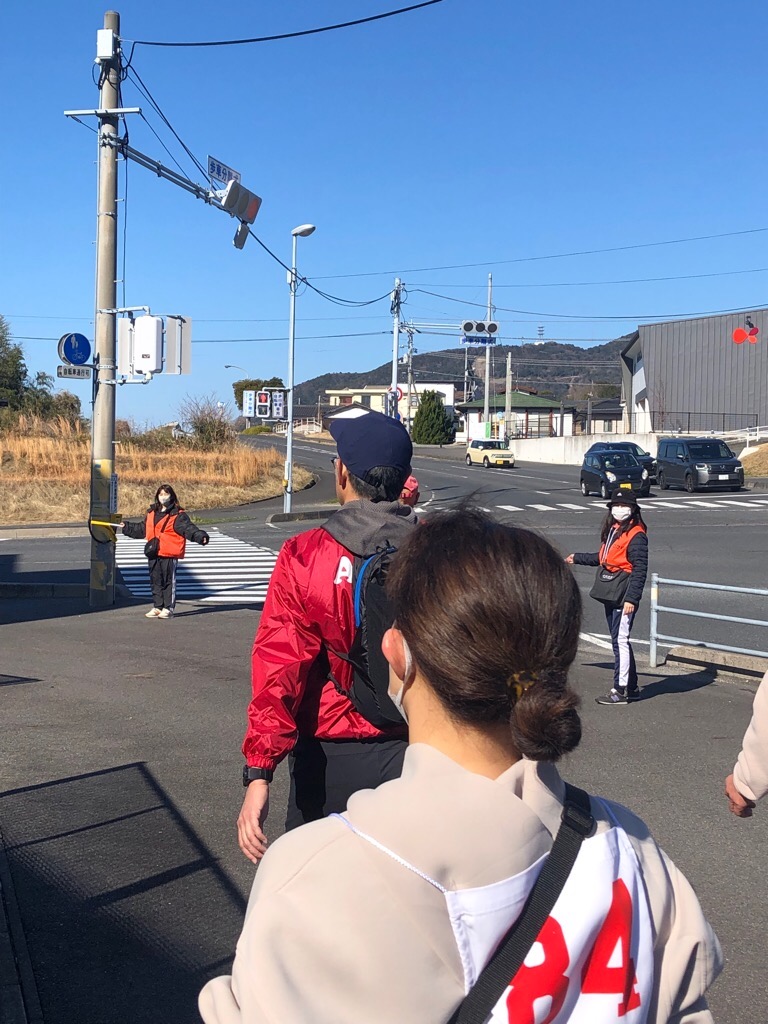 隊員が誘導鶴様子