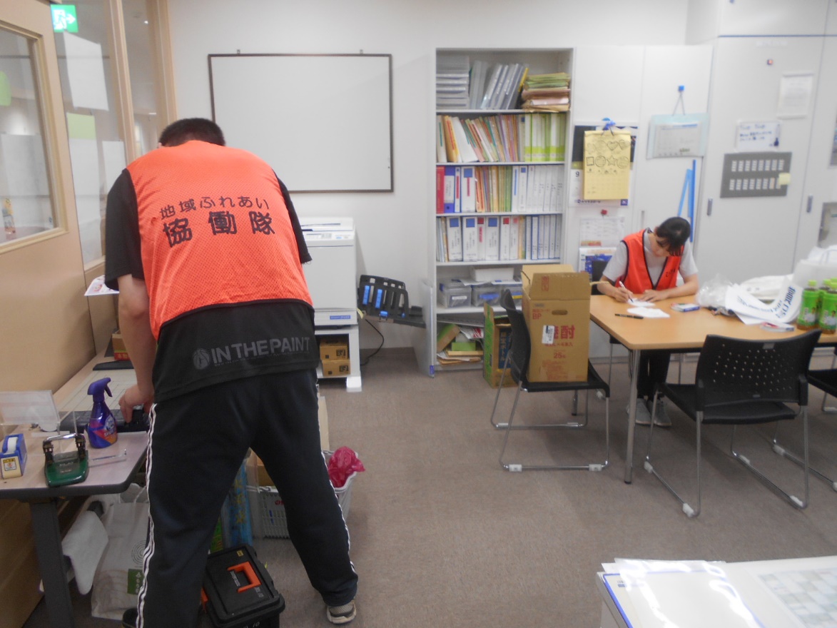事務室で準備