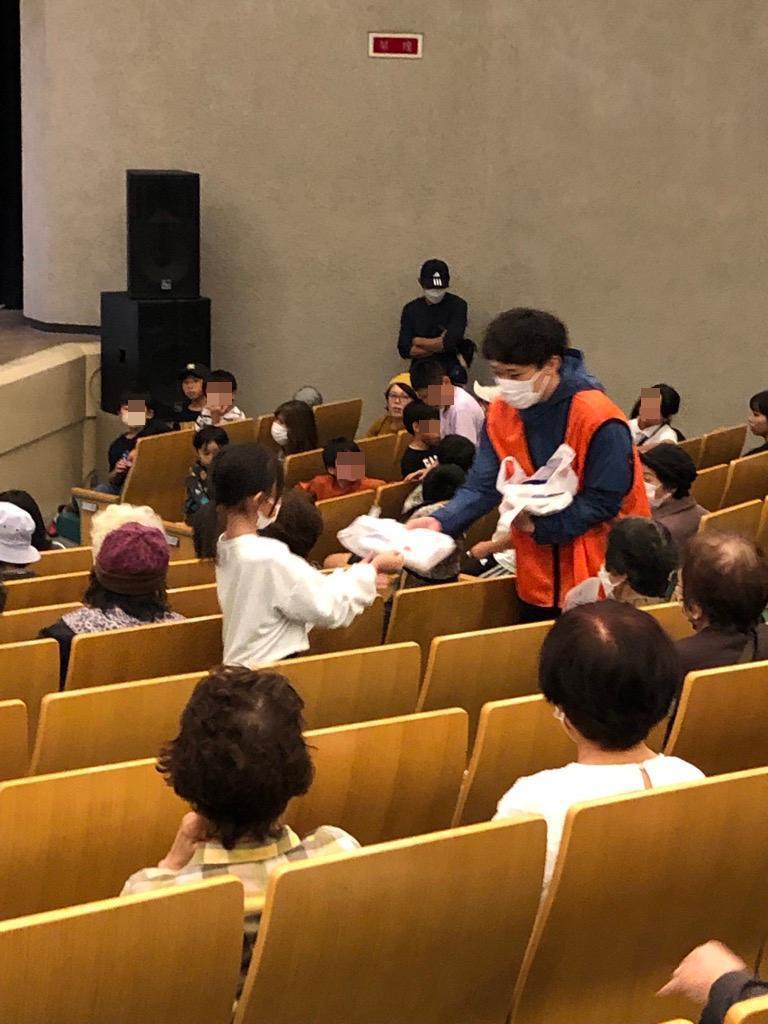 お楽しみ抽選会の商品抜け渡し
