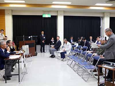 意見を述べる市民の写真2