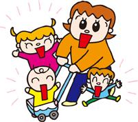 笑顔の赤ちゃんが乗ったベビーカーを押すオレンジ色の服を着た母親とその周りで笑顔で立っているピンクの服の女の子と青い服を着た男の子のイラスト