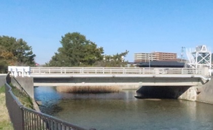 橋の修繕後の写真
