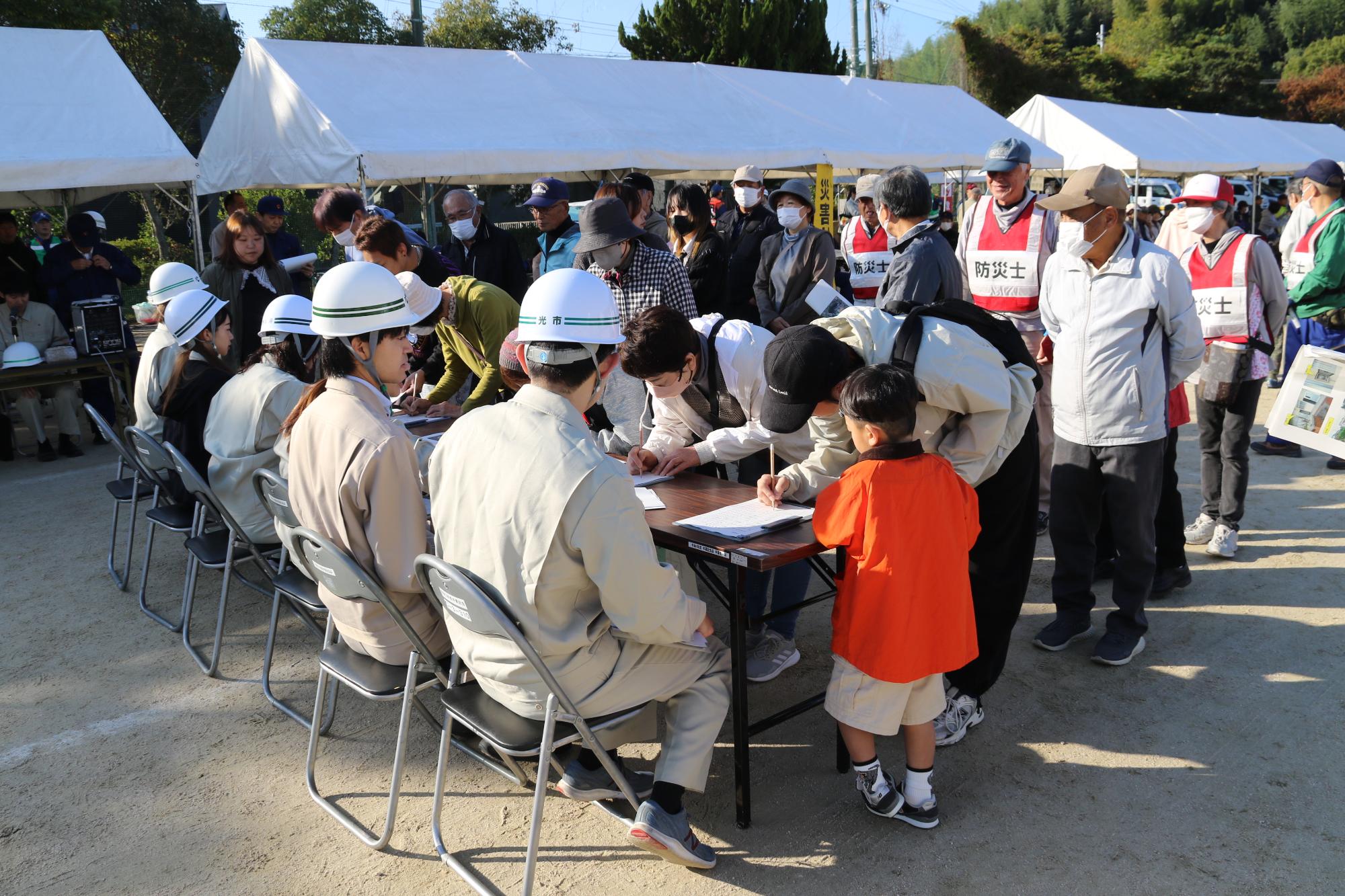 避難所受付の様子