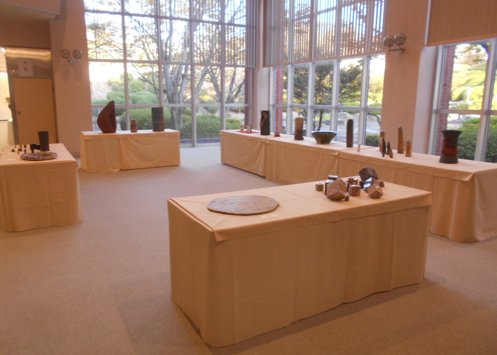 美術展作品展示の様子