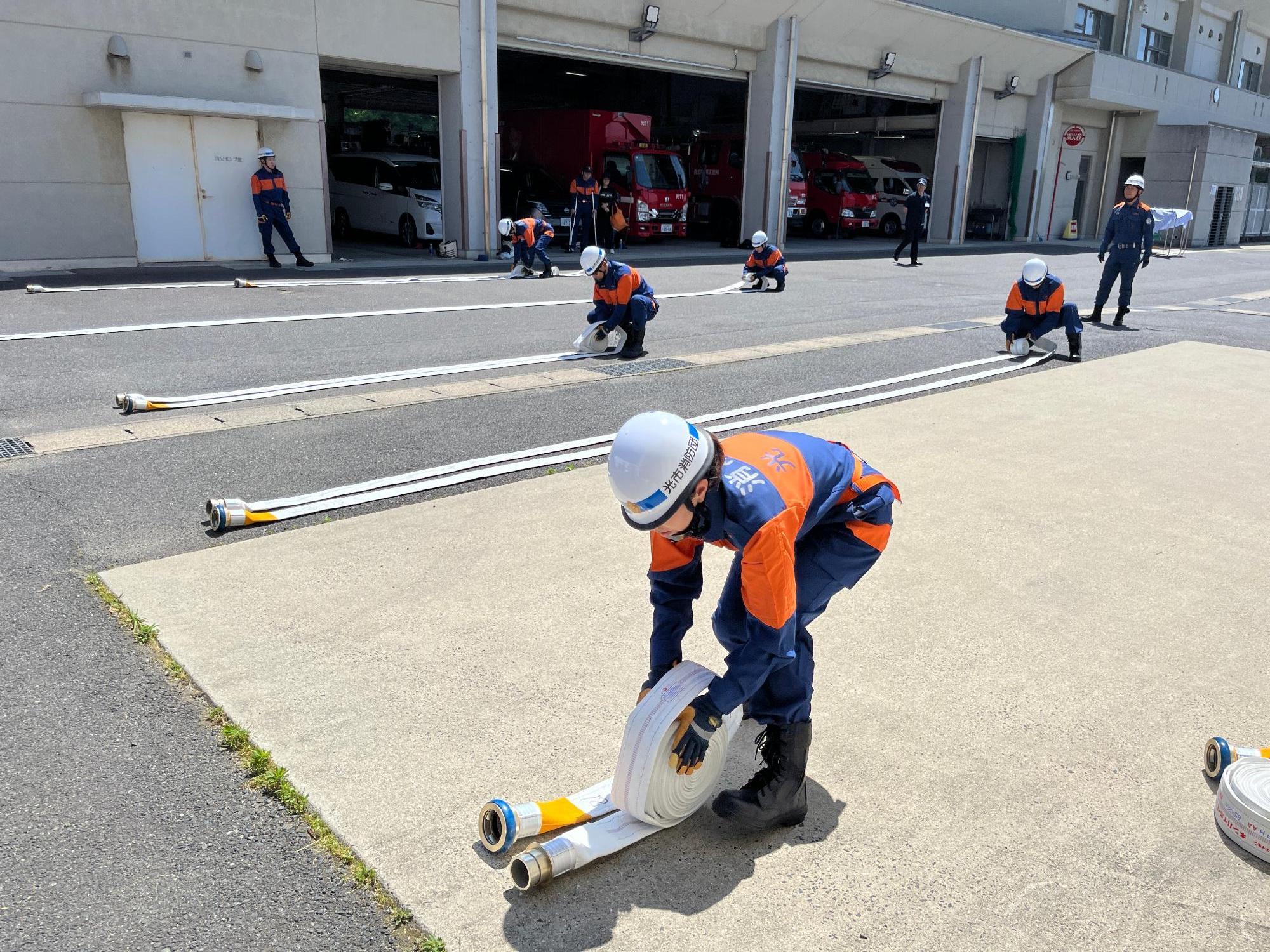 消防用ホースの収納訓練