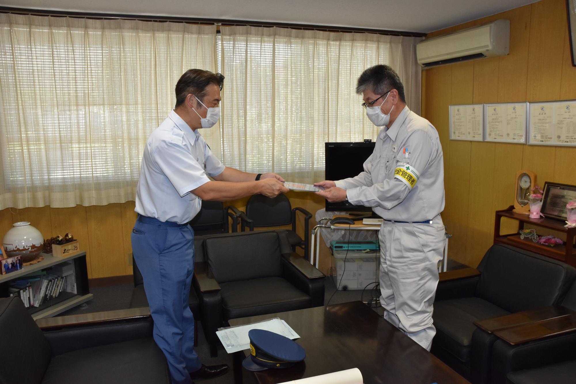 日鉄溶接工業株式会社へ表示証交付