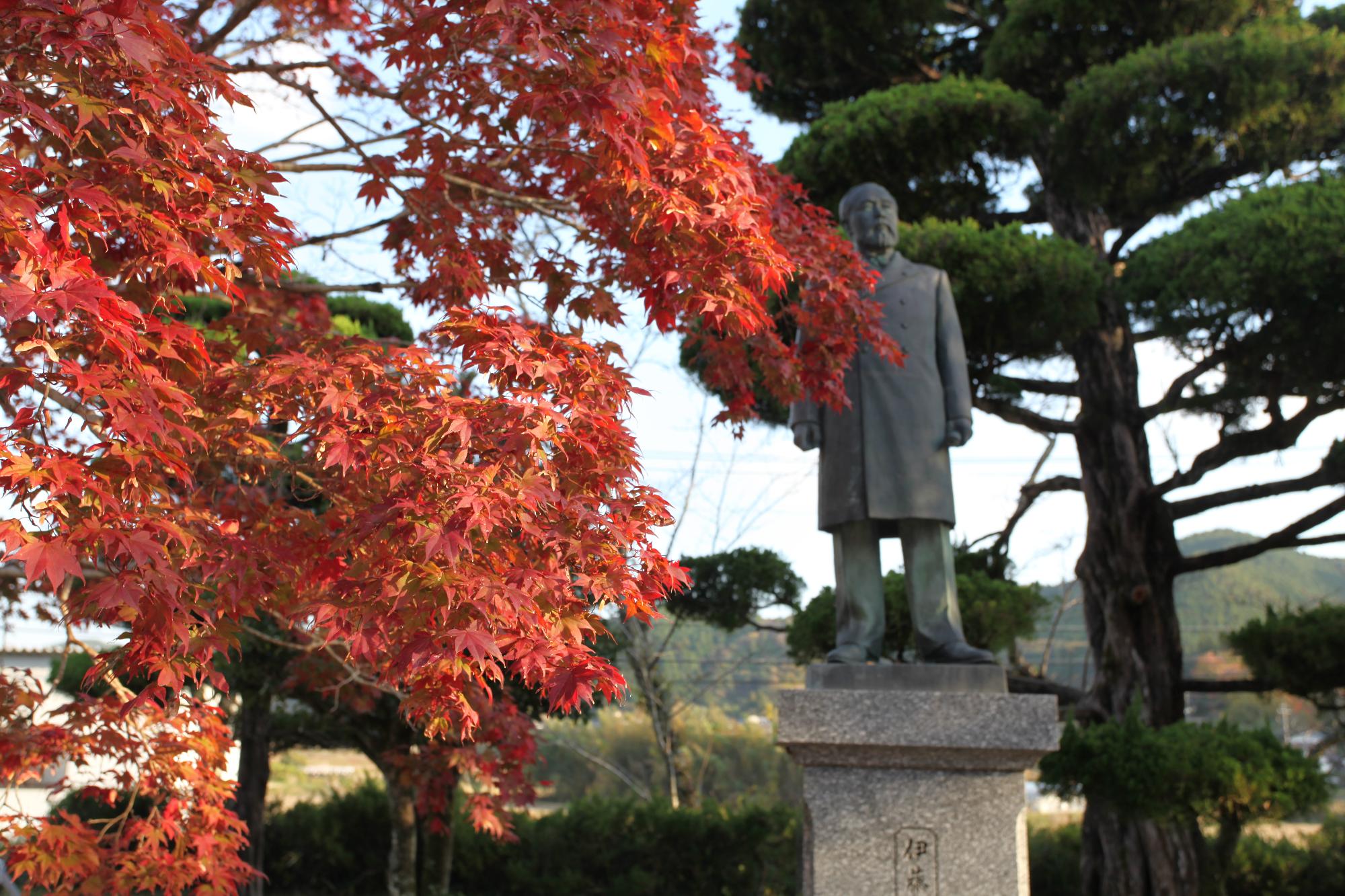 伊藤博文の銅像の写真