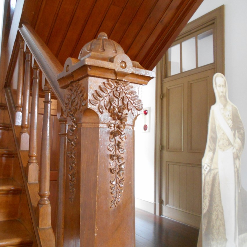 旧伊藤博文邸の階段の写真