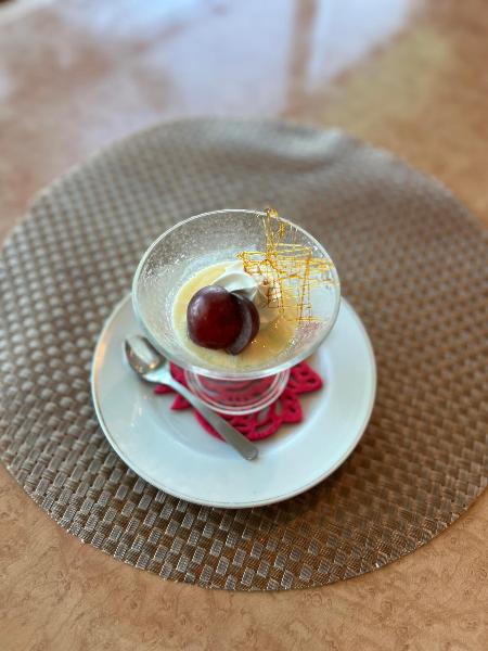 カンロ飴細工を纏った パンナコッタ