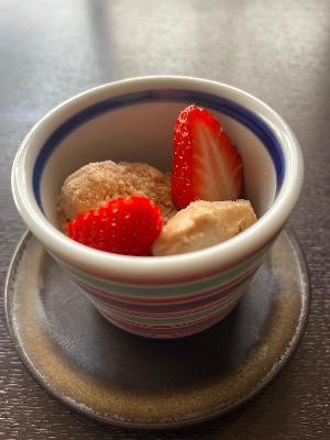 カンロ飴とナッツのプラリネアイス