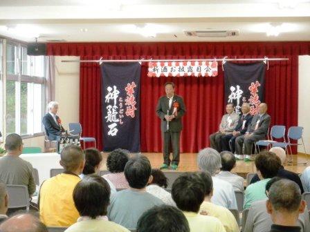 芋焼酎「神籠石」新酒お披露目会で市長が舞台でお話ししている写真