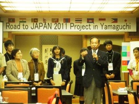 Road to JAPAN 2011 プロジェクト in 山口で市長が話をしている写真