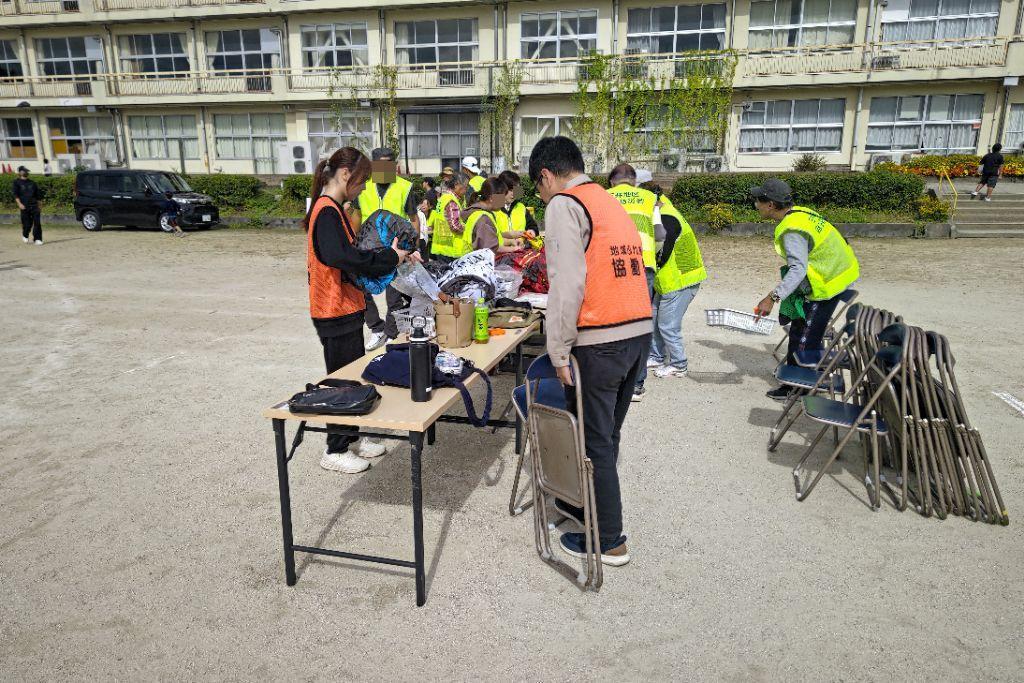 ティラノザウルスなりきり競争受付