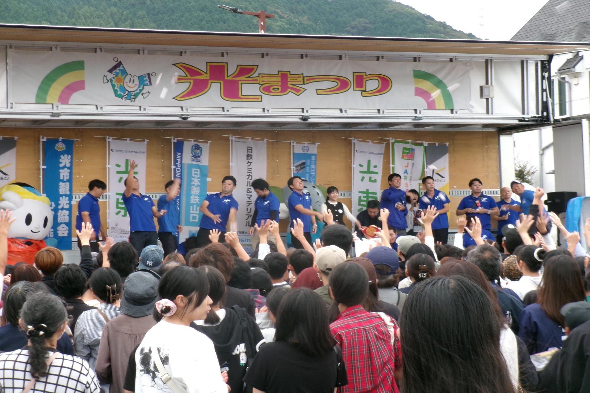 山口DCキャンペーンで盛り上がる恒例のもちまき