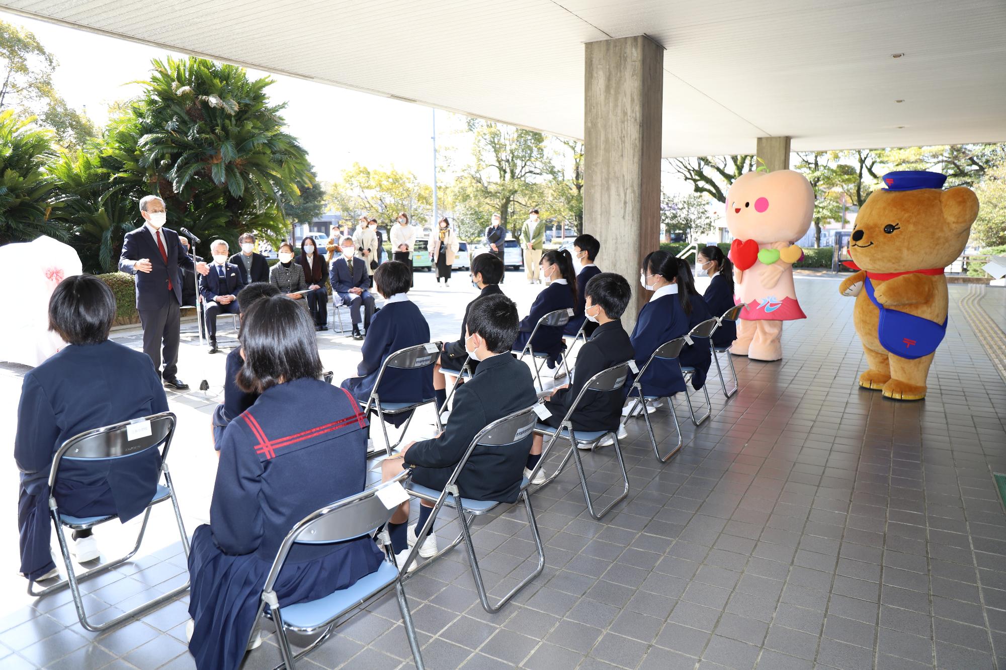 SDGsラッピングポストお披露目セレモニーの様子